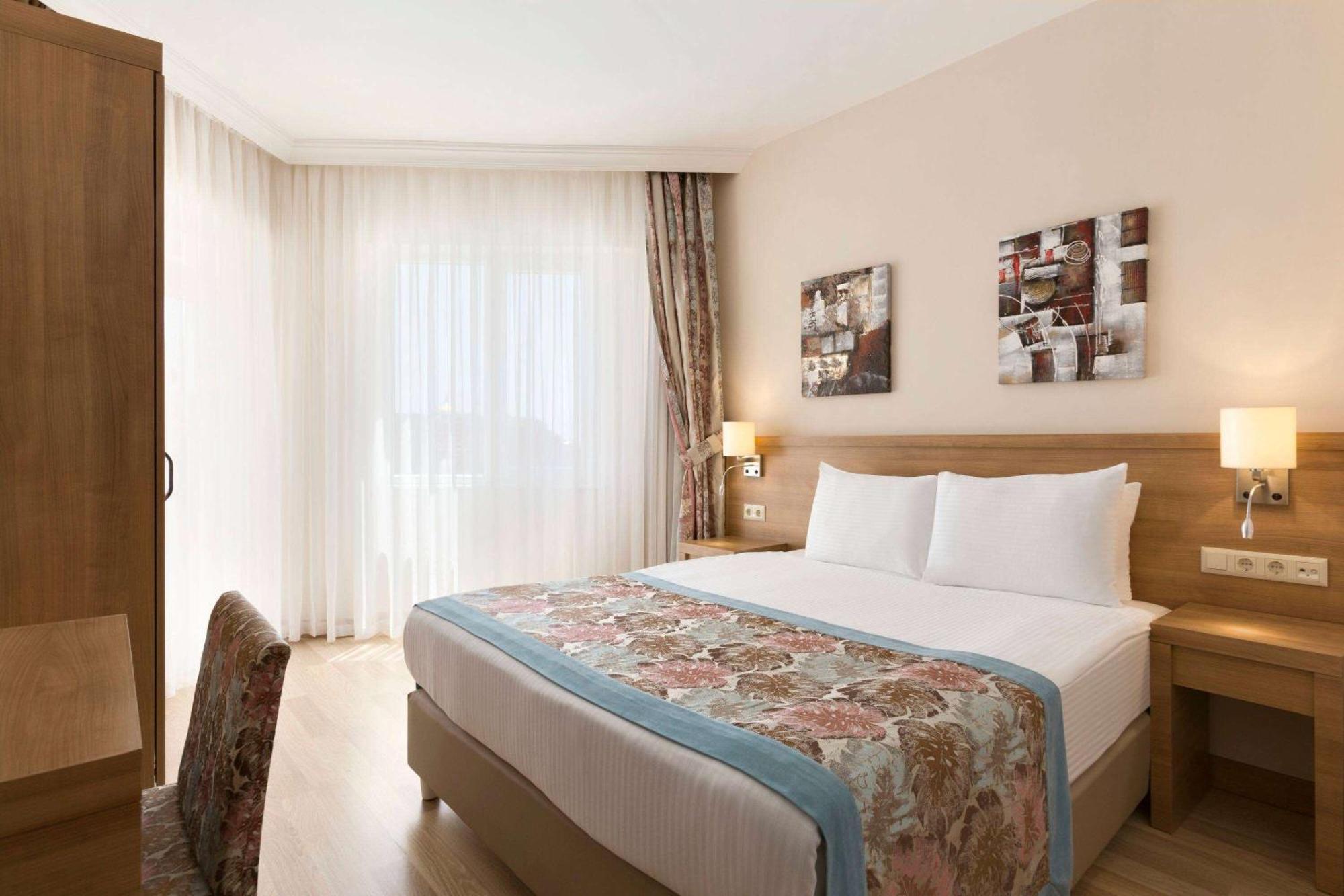 Ramada Resort By Wyndham Lara Antalya Bagian luar foto